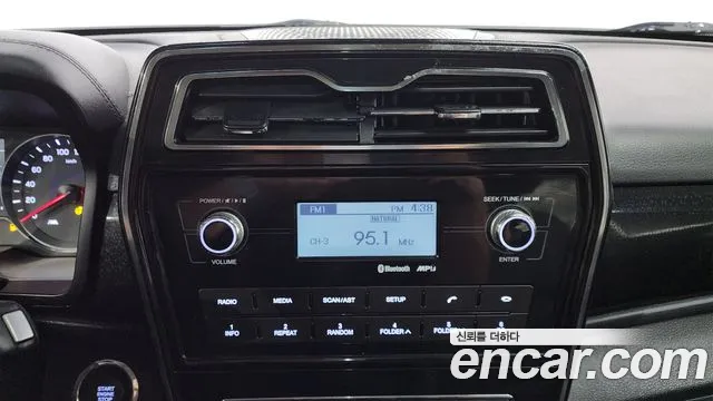 SsangYong Tivoli 2020 thumb 11