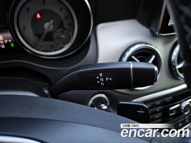 Mercedes-Benz GLA 2015 thumb 9