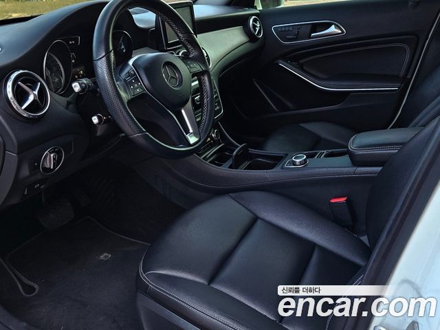 Mercedes-Benz GLA 2015 thumb 10