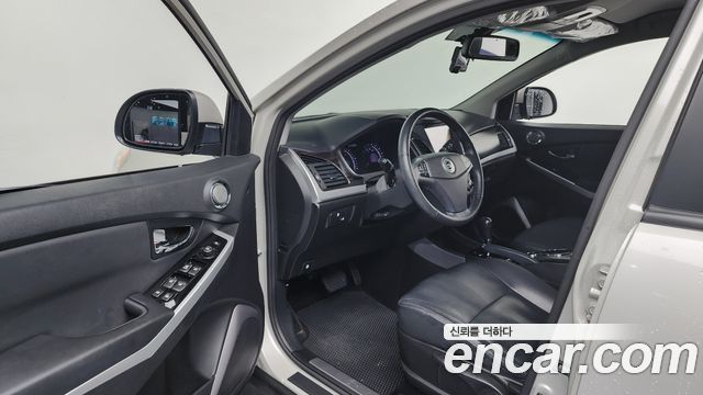 SsangYong Korando 2014 thumb 10