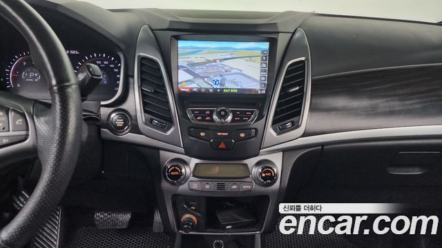SsangYong Korando 2014 thumb 12