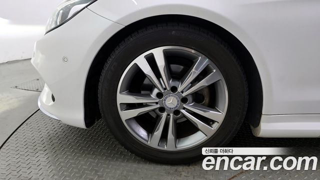 Mercedes-Benz E-Class 2014 thumb 6