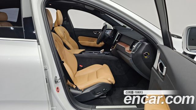 Volvo XC60 2024 thumb 12