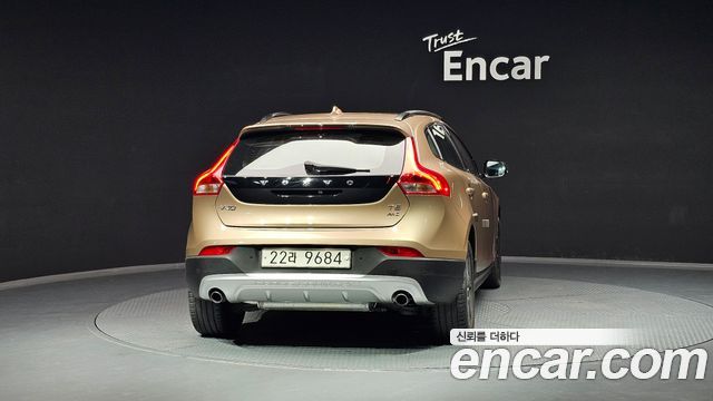 Volvo V40 2013 thumb 5