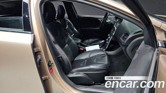Volvo V40 2013 thumb 10