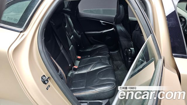 Volvo V40 2013 thumb 11
