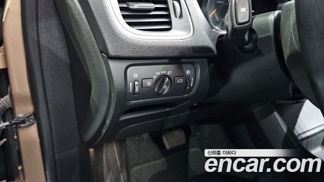 Volvo V40 2013 thumb 12