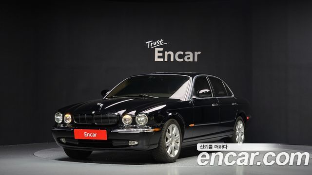 Jaguar XJ-8 2004 thumb 2