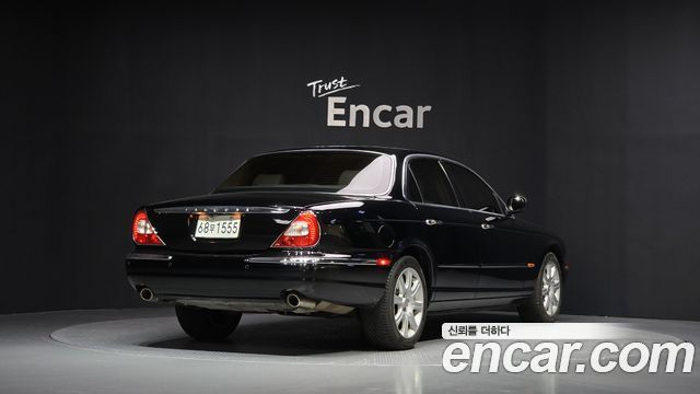 Jaguar XJ-8 2004 thumb 3