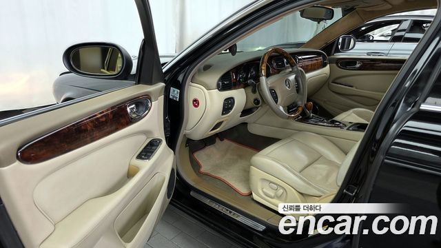Jaguar XJ-8 2004 thumb 11