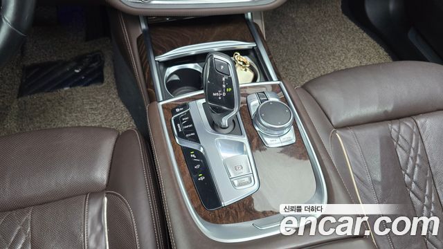 BMW 7 серии 2017 thumb 9
