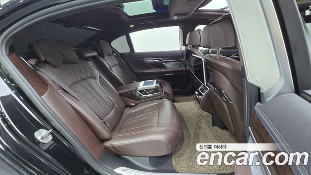 BMW 7 серии 2017 thumb 12