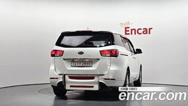 Kia Carnival 2015 thumb 5