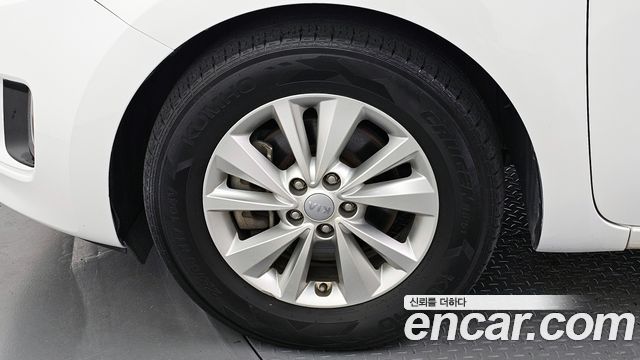 Kia Carnival 2015 thumb 6