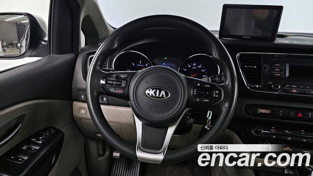 Kia Carnival 2015 thumb 12