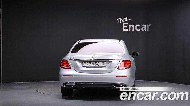 Mercedes-Benz E-Class 2020 thumb 5