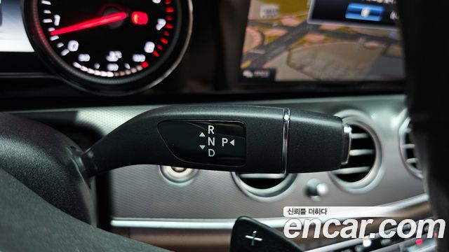 Mercedes-Benz E-Class 2020 thumb 10