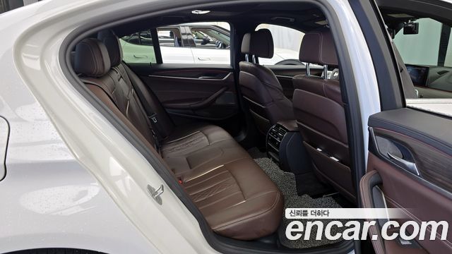 BMW 5 серии 2020 thumb 11