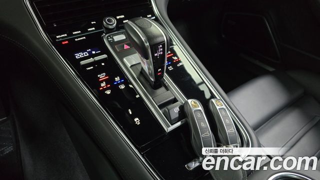 Porsche Panamera 2021 thumb 9