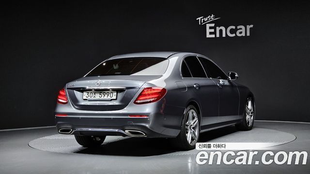 Mercedes-Benz E-Class 2019 thumb 3
