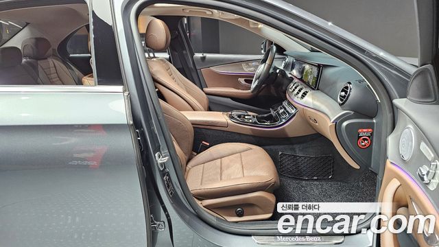 Mercedes-Benz E-Class 2019 thumb 11