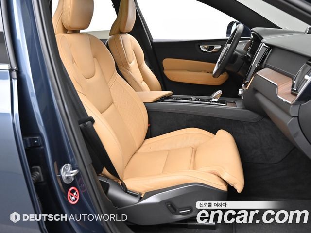 Volvo XC60 2023 thumb 10
