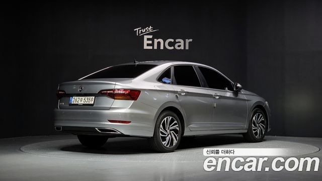 Volkswagen Jetta 2021 thumb 3