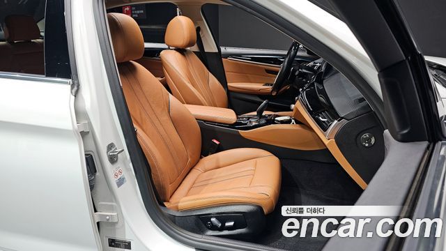 BMW 5 серии 2018 thumb 11