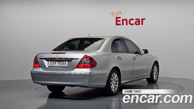 Mercedes-Benz E-Class 2008 thumb 3