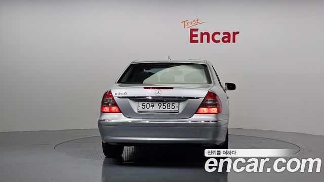 Mercedes-Benz E-Class 2008 thumb 5