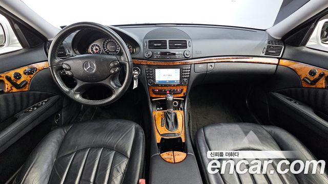 Mercedes-Benz E-Class 2008 thumb 8