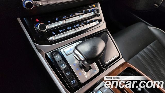 Genesis G90 2018 thumb 10