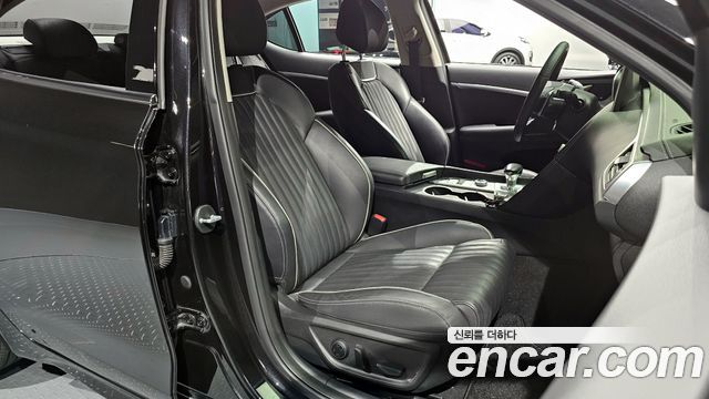 Genesis G70 2019 thumb 11