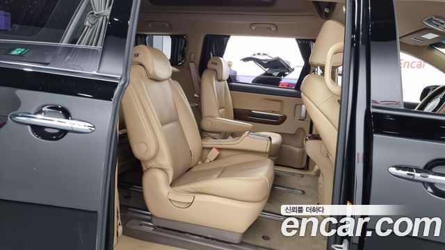 Kia Carnival 2015 thumb 11