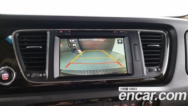Kia Carnival 2015 thumb 12