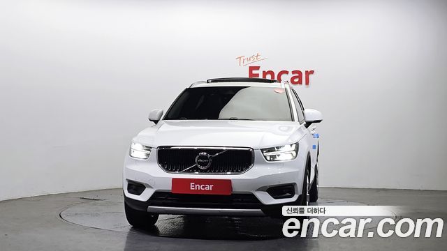 Volvo XC40 2020 thumb 4