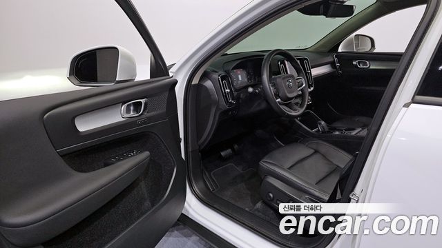 Volvo XC40 2020 thumb 11