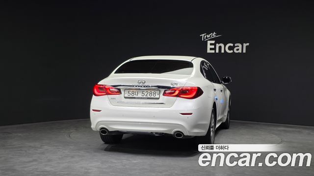 Infiniti Q70 2018 thumb 4