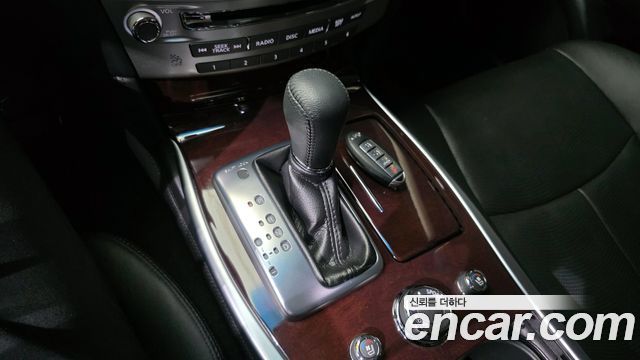Infiniti Q70 2018 thumb 9