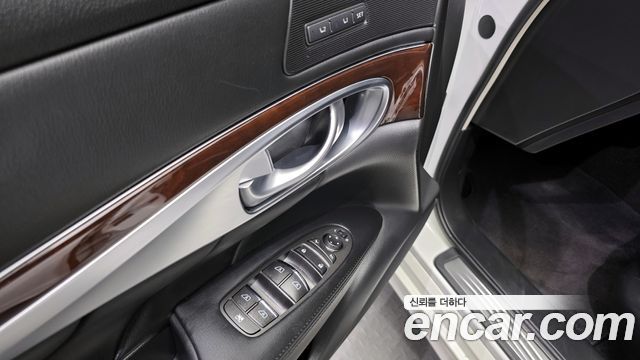 Infiniti Q70 2018 thumb 12