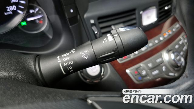 Infiniti Q70 2018 thumb 11