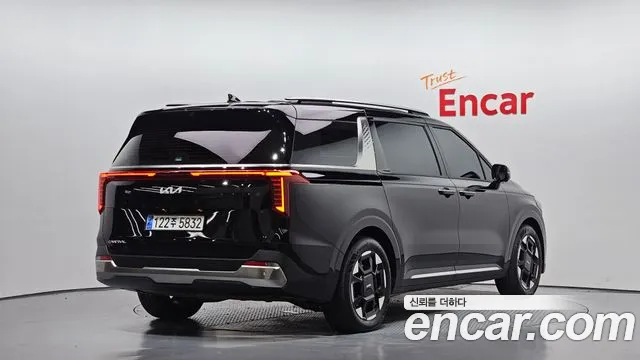 Kia Carnival 2023 thumb 3