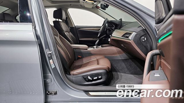 BMW 5 серии 2023 thumb 11
