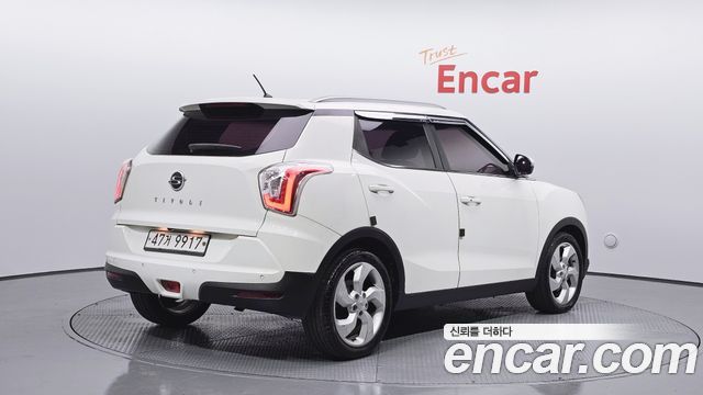 SsangYong Tivoli 2015 thumb 3