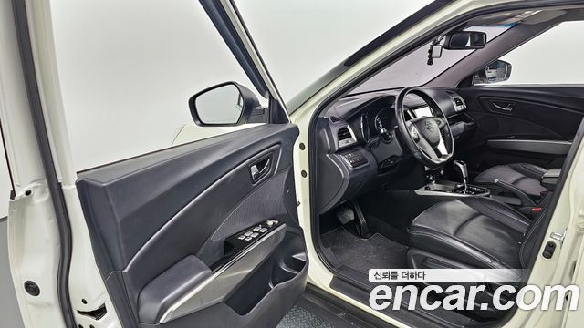 SsangYong Tivoli 2015 thumb 11