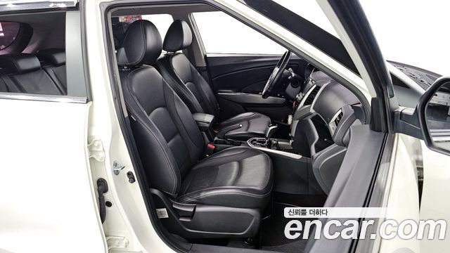 SsangYong Tivoli 2015 thumb 12