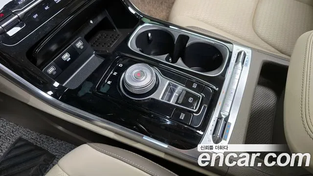 Kia Carnival 2023 thumb 10