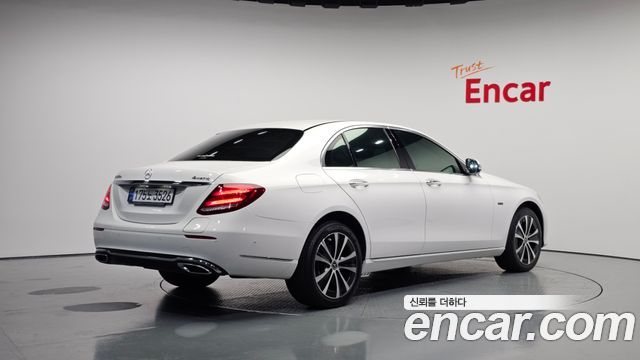 Mercedes-Benz E-Class 2020 thumb 3