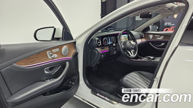 Mercedes-Benz E-Class 2020 thumb 10