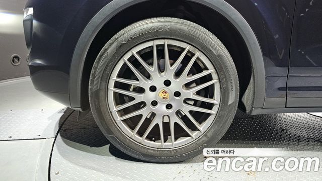 Porsche Cayenne 2015 thumb 6